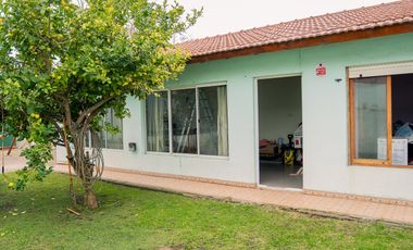 Venta casa 6 ambientes con gran parque