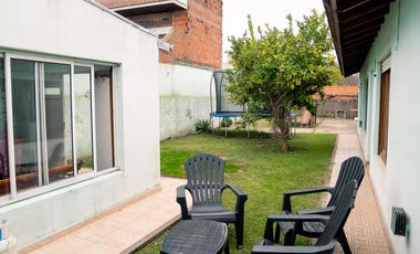 Venta casa 6 ambientes con gran parque