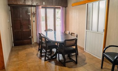 Venta casa 6 ambientes con gran parque