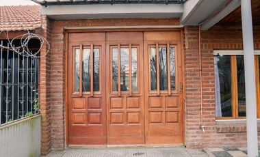 Venta casa 6 ambientes con gran parque