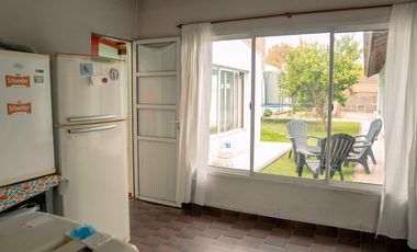 Venta casa 6 ambientes con gran parque