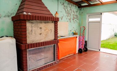 Venta casa 6 ambientes con gran parque