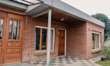 Venta casa 6 ambientes con gran parque