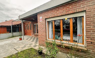 Venta casa 6 ambientes con gran parque