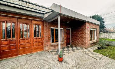 Venta casa 6 ambientes con gran parque