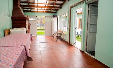 Venta casa 6 ambientes con gran parque