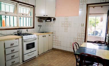 Venta casa 6 ambientes con gran parque