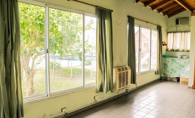Venta casa 6 ambientes con gran parque