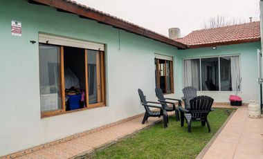 Venta casa 6 ambientes con gran parque