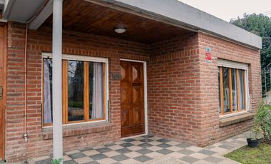 Venta casa 6 ambientes con gran parque