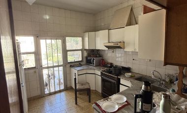 VENTA CASA 4 DORMITORIOS (A REMODELAR) - B° ALANIS, CIPOLLETTI
