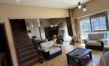 VENTA CASA 4 DORMITORIOS (A REMODELAR) - B° ALANIS, CIPOLLETTI