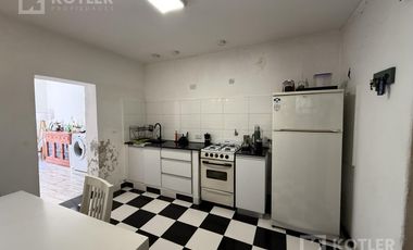 Propiedad Ideal Taller con vivienda y Local. Ideal Inversor