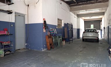 Propiedad Ideal Taller con vivienda y Local. Ideal Inversor