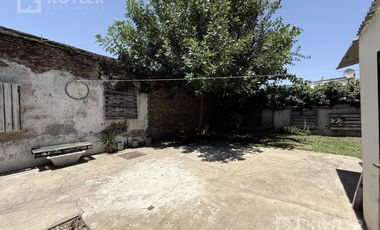 Propiedad Ideal Taller con vivienda y Local. Ideal Inversor