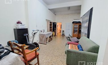 Propiedad Ideal Taller con vivienda y Local. Ideal Inversor