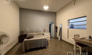 Propiedad Ideal Taller con vivienda y Local. Ideal Inversor
