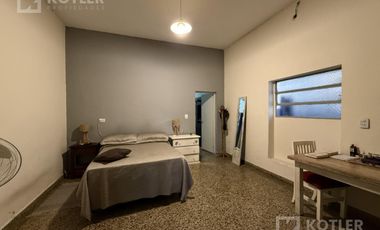 Propiedad Ideal Taller con vivienda y Local. Ideal Inversor