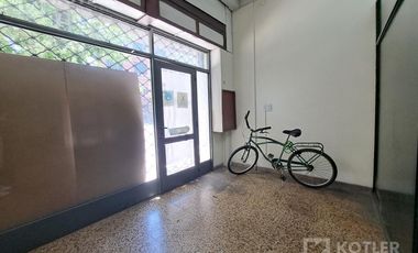 Propiedad Ideal Taller con vivienda y Local. Ideal Inversor