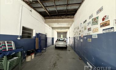 Propiedad Ideal Taller con vivienda y Local. Ideal Inversor