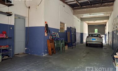 Propiedad Ideal Taller con vivienda y Local. Ideal Inversor