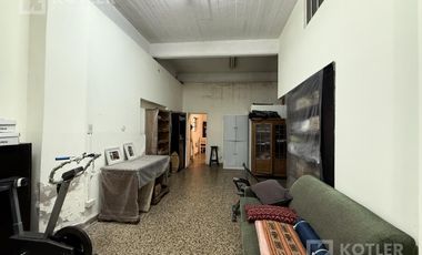 Propiedad Ideal Taller con vivienda y Local. Ideal Inversor