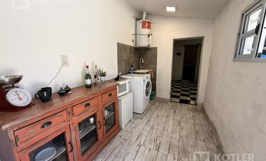 Propiedad Ideal Taller con vivienda y Local. Ideal Inversor
