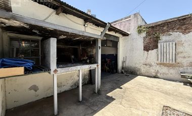 Propiedad Ideal Taller con vivienda y Local. Ideal Inversor