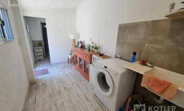 Propiedad Ideal Taller con vivienda y Local. Ideal Inversor