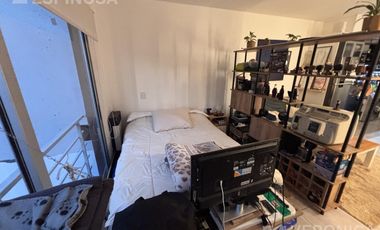 Departamento de una ambiente en venta. Moron Sur, apto credito