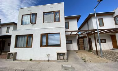 ARRIENDA CASA EN SAN FRANCISCO DE LIMACHE