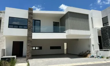 Casa en renta en Bosques de las Misiones Sector Encino, Santiago, Nuevo León