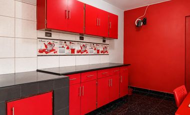 ¡Casa Comercial Con Múltiples Ambientes Y Gran Potencial De Inversión!