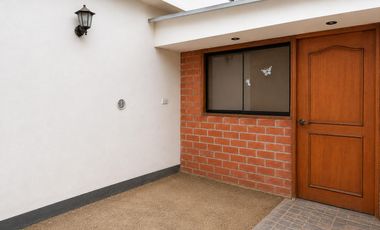 ¡Casa Comercial Con Múltiples Ambientes Y Gran Potencial De Inversión!