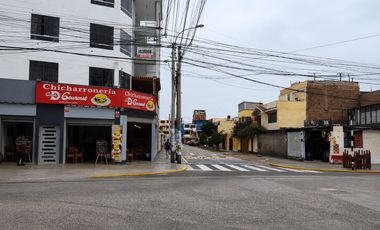 ¡Casa Comercial Con Múltiples Ambientes Y Gran Potencial De Inversión!