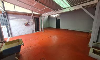 AMPLIA PROPIEDAD COMERCIAL EN BARRIO ITALIA