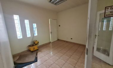 AMPLIA PROPIEDAD COMERCIAL EN BARRIO ITALIA