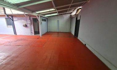 AMPLIA PROPIEDAD COMERCIAL EN BARRIO ITALIA