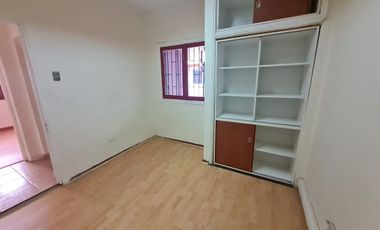 AMPLIA PROPIEDAD COMERCIAL EN BARRIO ITALIA