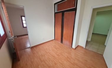 AMPLIA PROPIEDAD COMERCIAL EN BARRIO ITALIA