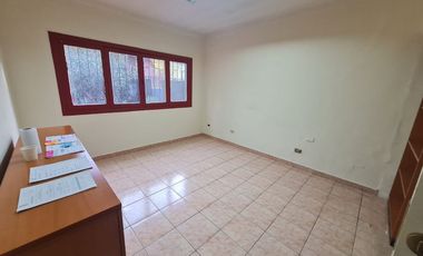 AMPLIA PROPIEDAD COMERCIAL EN BARRIO ITALIA