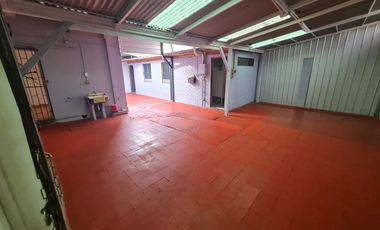 AMPLIA PROPIEDAD COMERCIAL EN BARRIO ITALIA
