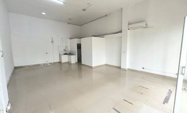 Arriendo Comercial en Esquina Grecia con Molineros