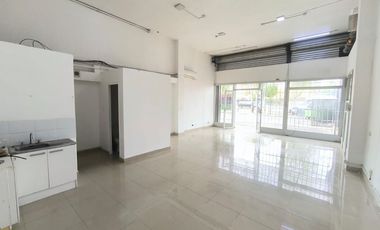 Arriendo Comercial en Esquina Grecia con Molineros