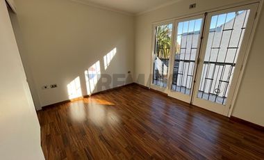 Gran Casa Familiar con Piscina en Providencia