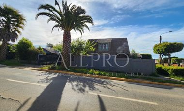 EN VENTA – COMPLEJO DE CABAÑAS EN PLENO CENTRO DE PICHILEMU