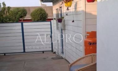 EN VENTA – COMPLEJO DE CABAÑAS EN PLENO CENTRO DE PICHILEMU