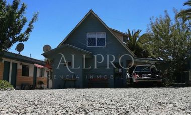 EN VENTA – COMPLEJO DE CABAÑAS EN PLENO CENTRO DE PICHILEMU