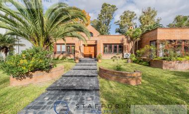 CASA EN 2 LOTES EN COUNTRY CLUB EL CARMEN