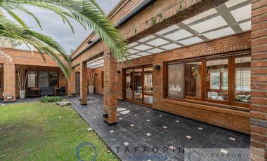 CASA EN 2 LOTES EN COUNTRY CLUB EL CARMEN